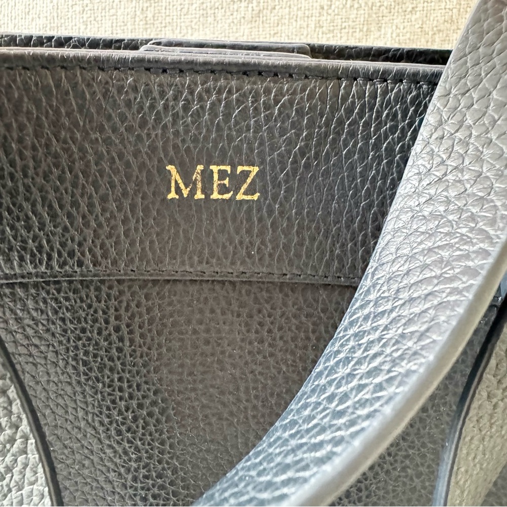 Mark & Graham Essential Leather Tote Navy Monogram MEZ - Picture 3 of 12